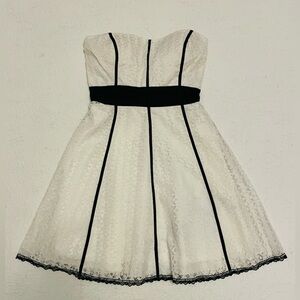TeezeMe - Dress, Lacey White with Black Trimming - size 7